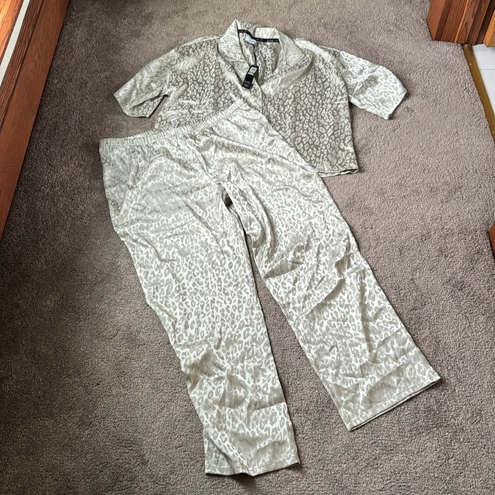 Nicole Miller Animal Print Satin Pajama Set SIZE XL